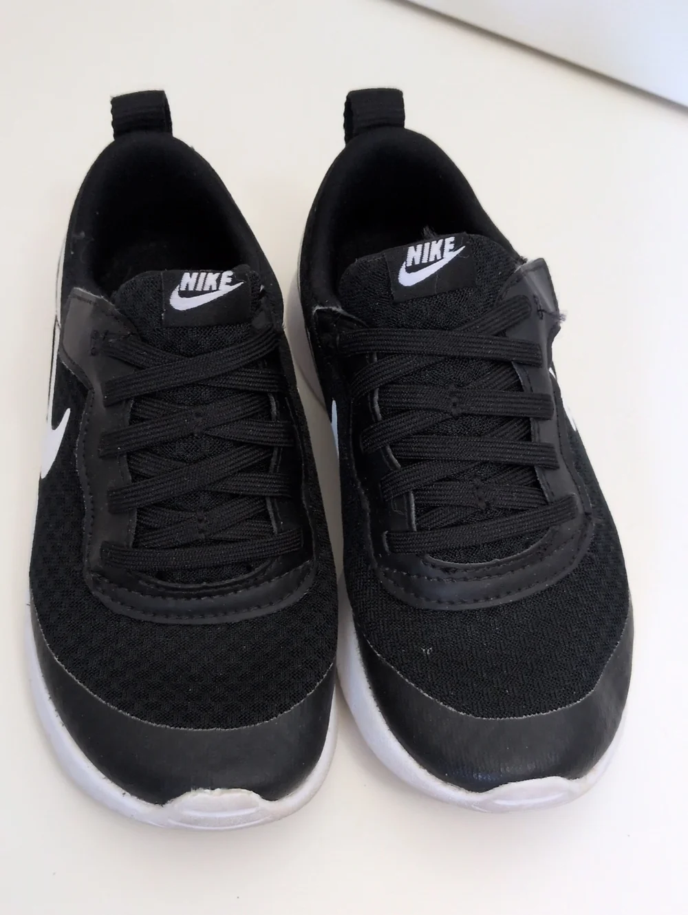 Nike Tanjun EasyOn Sneaker - Black & White - 12.5 C
